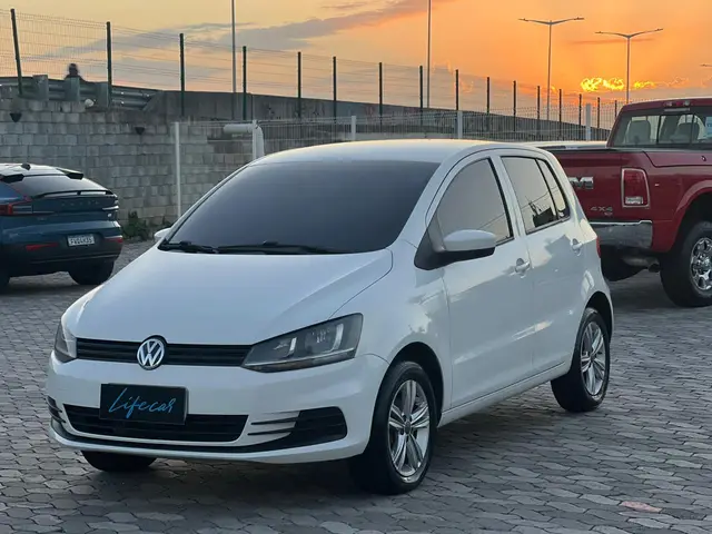 Carro Volkswagen Fox 2015 Trendline 1.0 TEC (Flex)