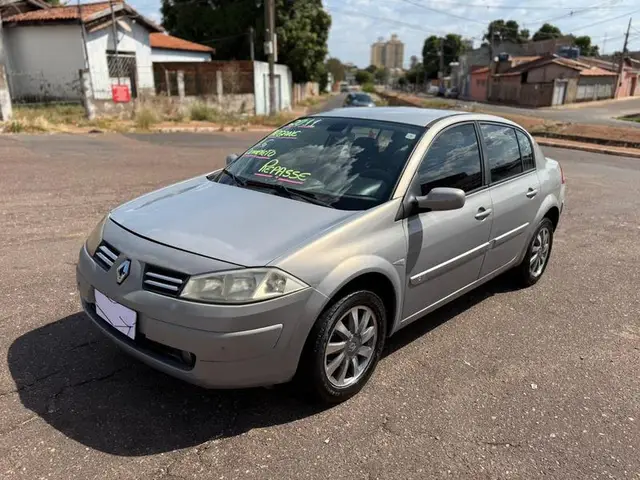 Carro Renault Megane Grand Tour 2011 Mégane Grand Tour Dynamique 1.6 16V (flex)