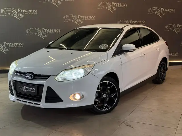 Carro Ford Focus Sedan 2015 Titanium Plus 2.0 16V PowerShift (Aut)