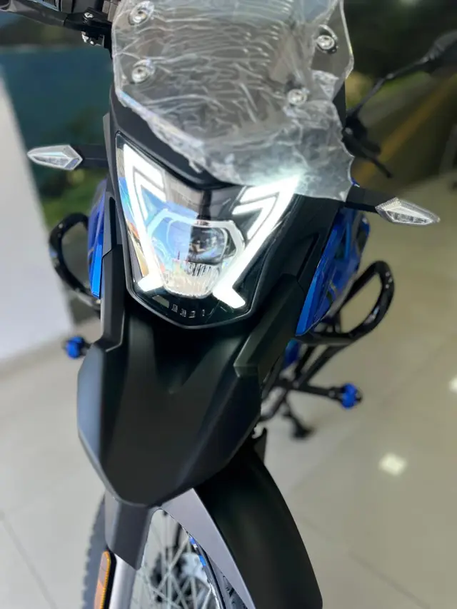 Moto Avelloz AZX 2025 160