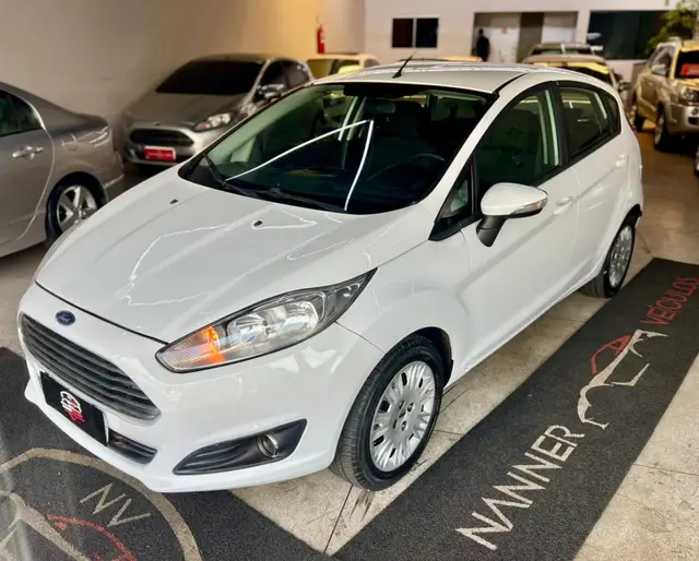 Carro Ford Fiesta Hatch 2015 SE 1.6 8V Flex 5p