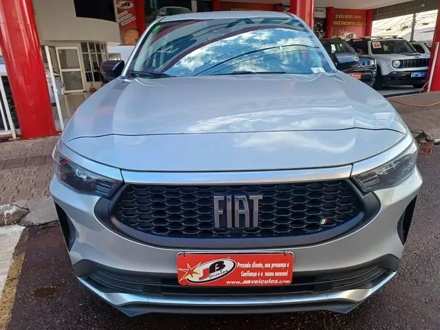 Carro Fiat Fastback 2024 Turbo 200