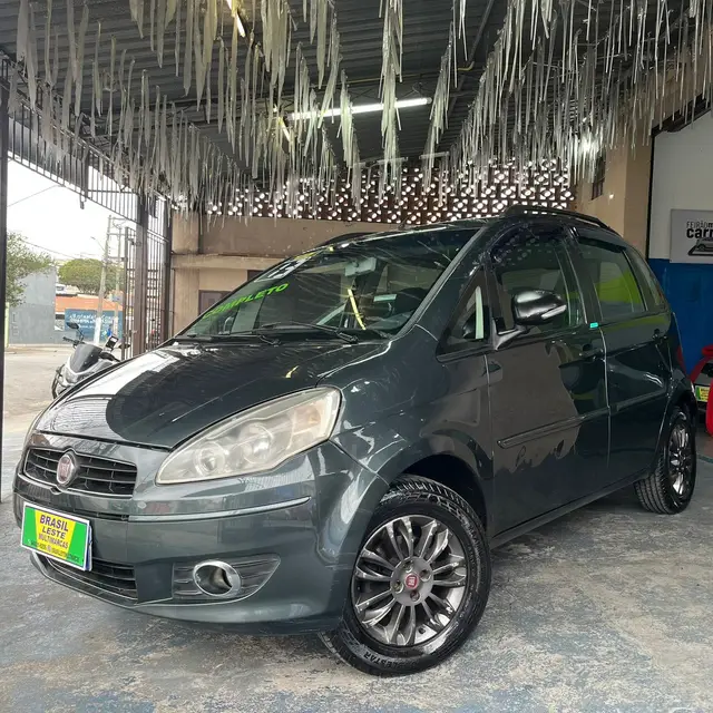 Carro Fiat Idea 2013 Attractive 1.4 8V (Flex)