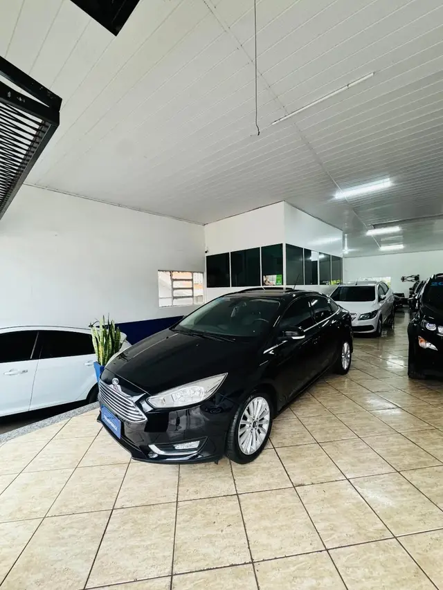 Carro Ford Focus Hatch 2017 Titanium 2.0 PowerShift