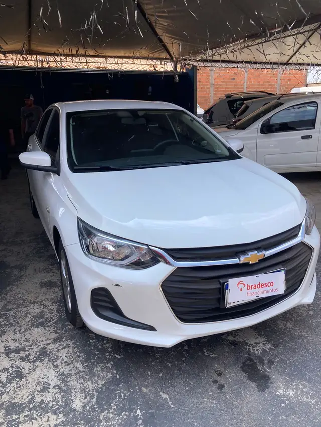 Carro Chevrolet Onix Plus 2023 LT 1.0