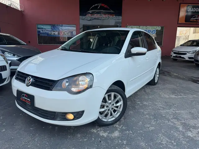 Carro Volkswagen Polo Sedan 2014 1.6 8V (Flex)