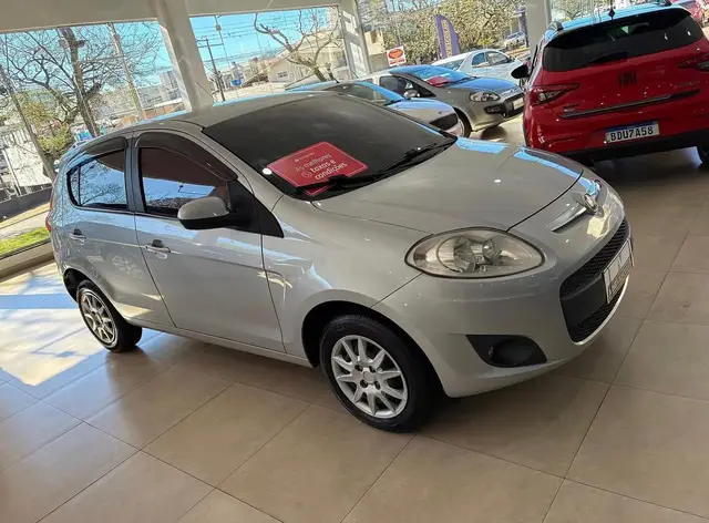 Carro Fiat Palio 2013 Attractive 1.4 8V (Flex)
