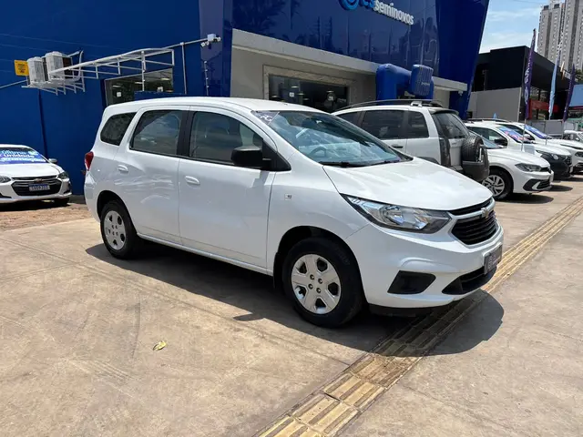 Carro Chevrolet Spin 2024 LS 1.8