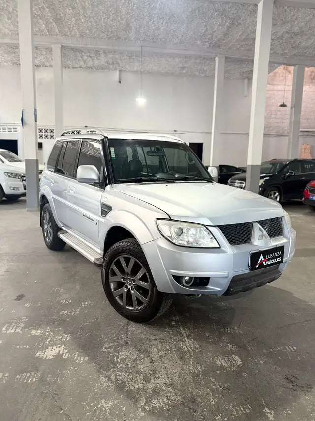Carro Mitsubishi Pajero TR4 2013 2.0 16V 4x2 (Flex) (Aut)