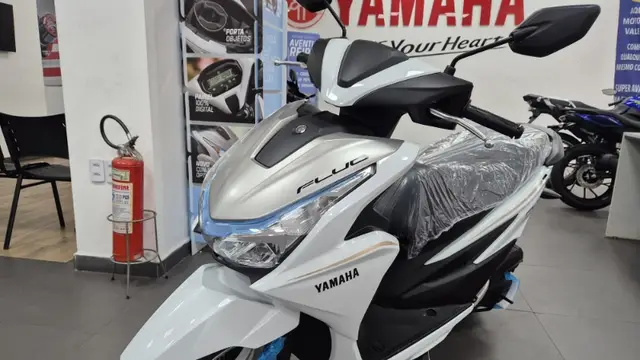 Moto Yamaha Fluo 2026 Hybrid Connected