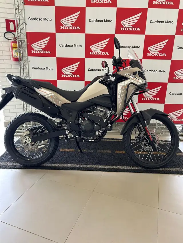 Moto Honda XRE Sahara 300 2026 Adventure