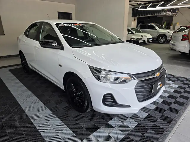 Carro Chevrolet Onix Plus 2023 LT 1.0