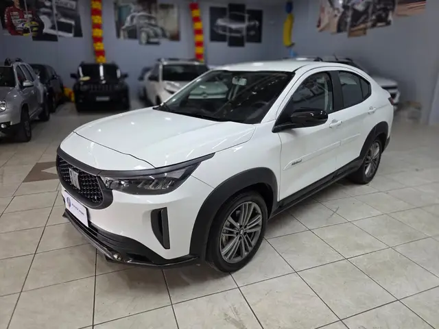 Carro Fiat Fastback 2024 Turbo 200