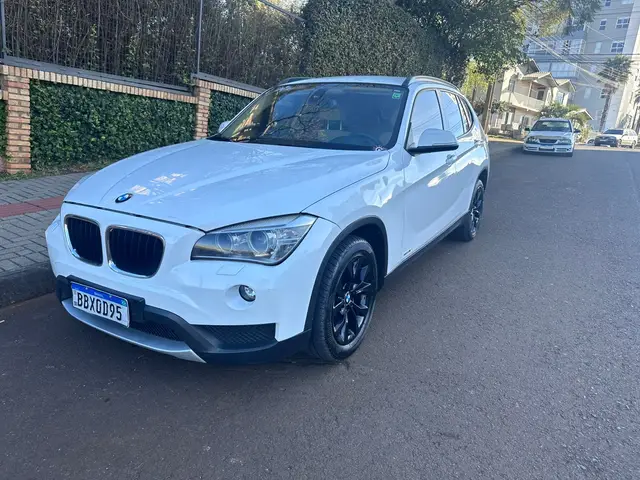 Carro BMW X1 2013 2.0 sDrive18i (aut)