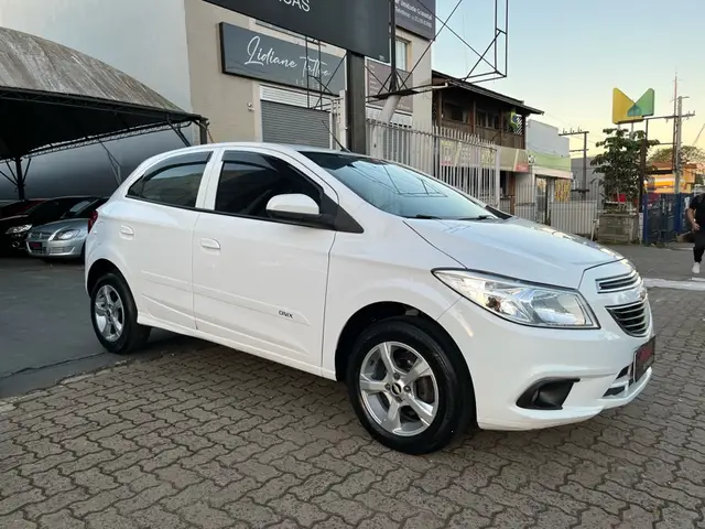 Carro Chevrolet Onix 2016 1.0 LT SPE/4