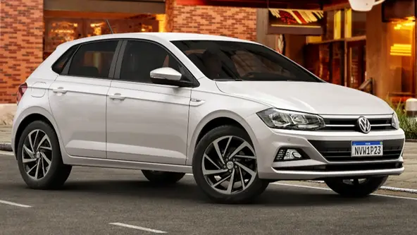 Hatch compacto nacional e sedan Virtus por enquanto vão ignorar facelift do Polo europeu, mas adotarão central multimídia VW Play na troca de ano-modelo