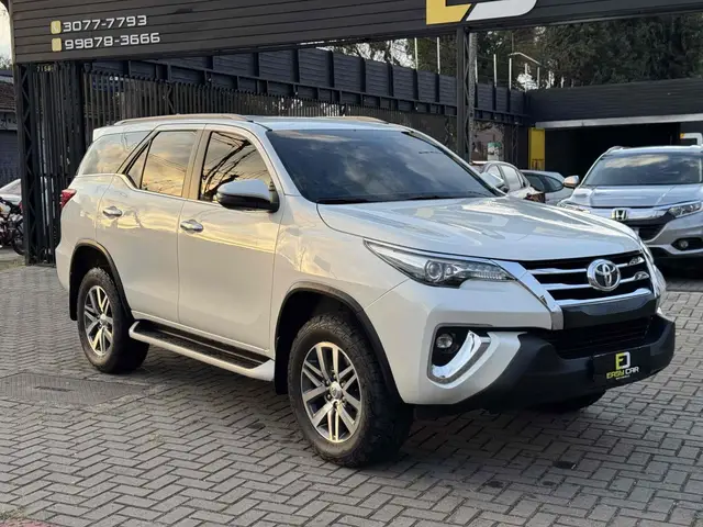 Carro Toyota SW4 2018 2.8 TDI SRX 7L 4x4 (Aut)