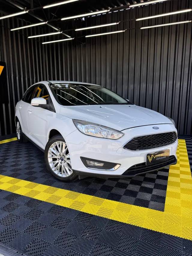 Carro Ford Focus Sedan 2017 SE 2.0 PowerShift