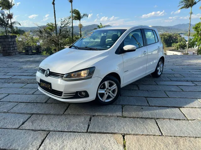 Carro Volkswagen Fox 2015 Highline I-Motion 1.6 16v MSI (Flex)