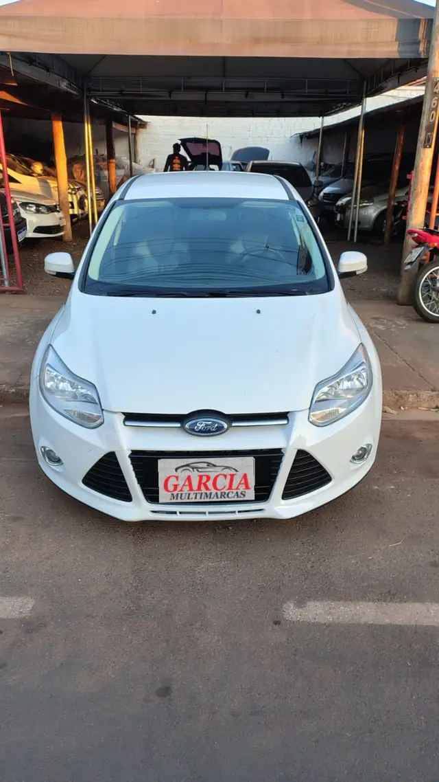 Carro Ford Focus Hatch 2015 SE 1.6 16V TiVCT PowerShift