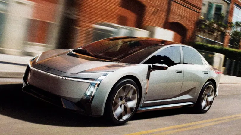 Toyota apresenta teaser de Corolla diferentão que antecipa futuro SUV 