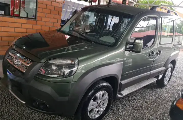 Carro Fiat Doblò 2012 Adventure 1.8 16V (Flex)