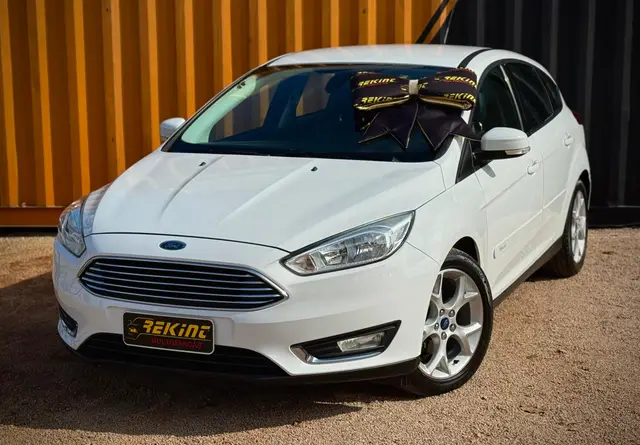 Carro Ford Focus Hatch 2016 SE Plus 2.0 PowerShift