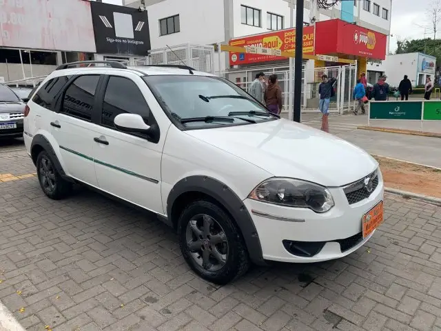 Carro Fiat Palio Weekend 2014 Trekking 1.6 16V (Flex)