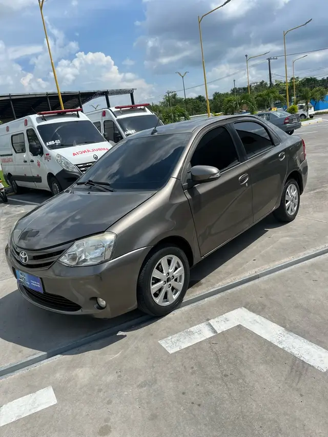 Carro Toyota Etios Sedan 2017 XLS 1.5 (Aut) (Flex)
