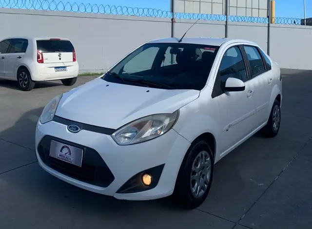 Carro Ford Fiesta Sedan 2014 SE Plus 1.6 RoCam (Flex)