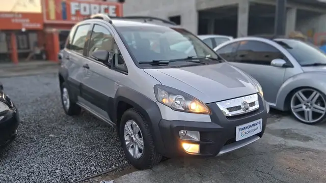 Carro Fiat Idea 2013 Adventure 1.8 16V Dualogic (Flex)
