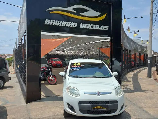 Carro Fiat Palio 2014 Attractive 1.4 8V (Flex)