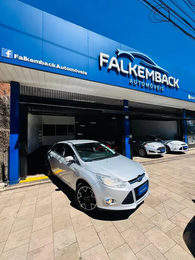 Carro Ford Focus Hatch 2014 Titanium 2.0 16V PowerShift