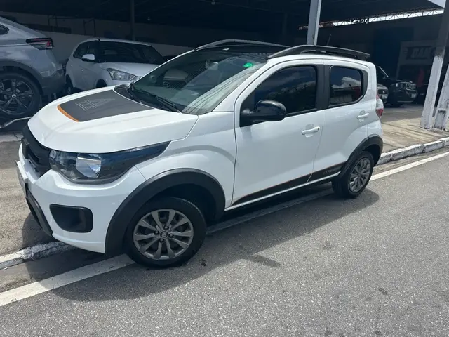 Carro Fiat Mobi 2023 Trekking 1.0 (Flex)