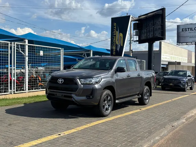 Carro Toyota Hilux Cabine Dupla 2025 SR 4x4 2.8 Diesel