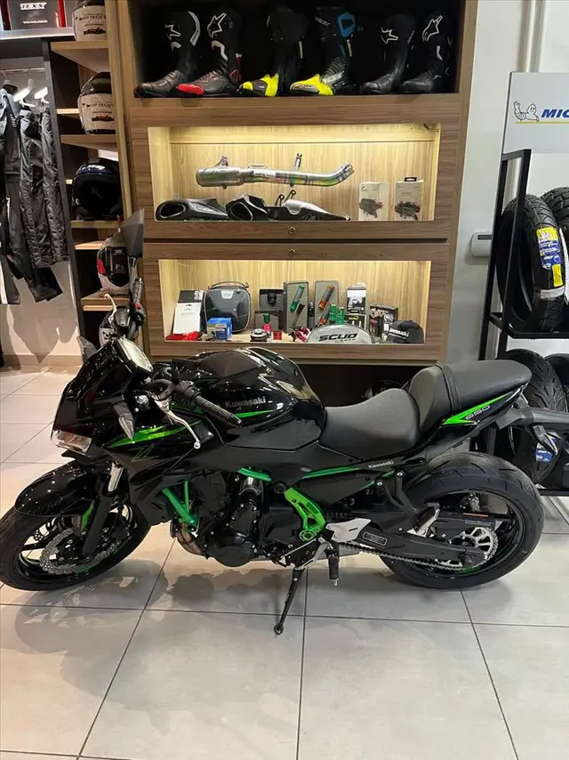 Moto Kawasaki Z 2025 650