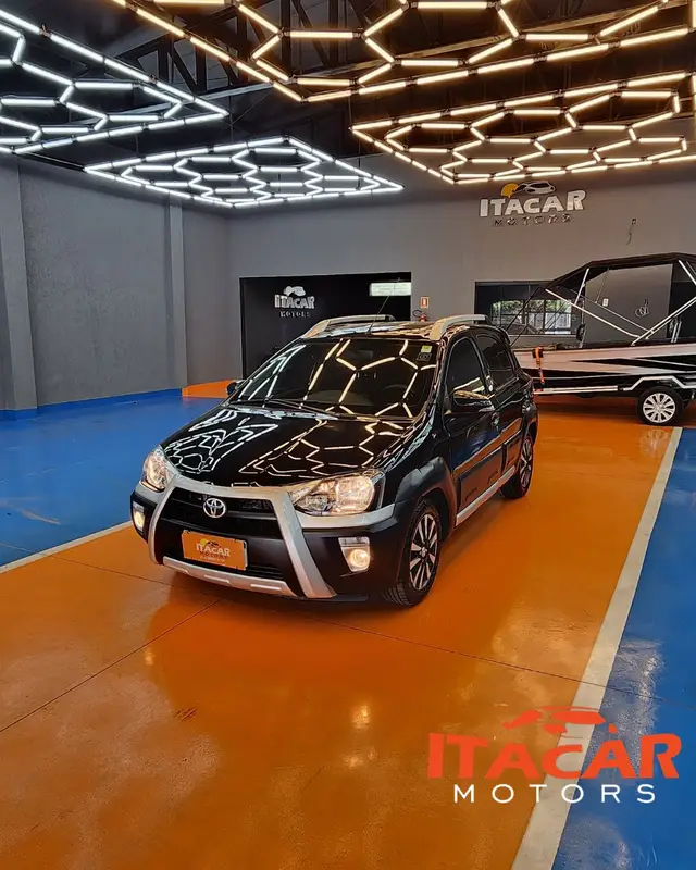 Carro Toyota Etios 2014 Cross 1.5 (Flex)