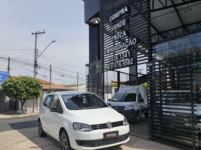 Carro Volkswagen Fox 2014 1.0 TEC (Flex) 4p