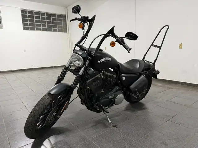 Moto Harley-Davidson Sportster XL 883 2012 Iron