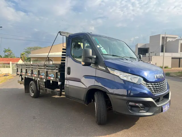 Carro Iveco Daily Furgão 2022 DAILY FURGÃO 30-130 2.3 10,8m³ (Diesel)