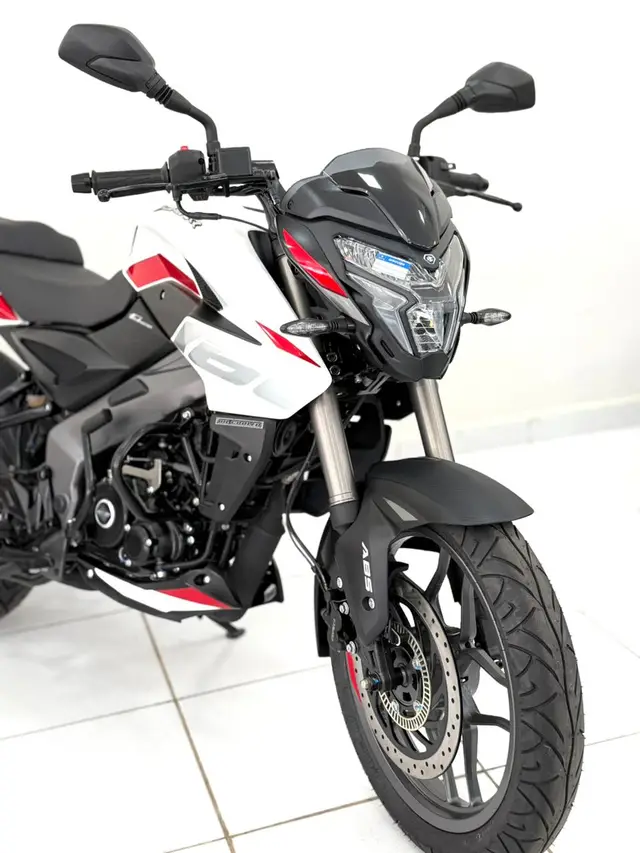 Moto Bajaj Dominar 160 2026 NS160
