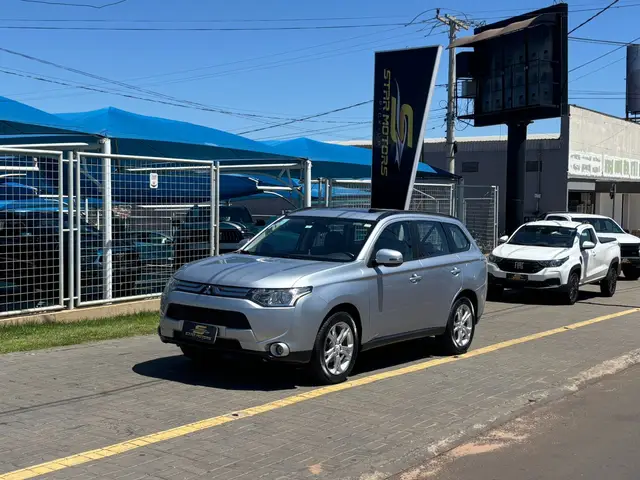 Carro Mitsubishi Outlander 2015 2.0 16V CVT