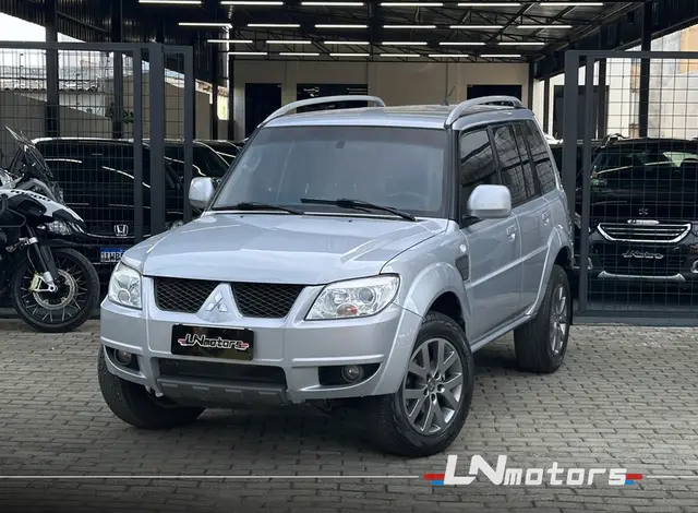 Carro Mitsubishi Pajero TR4 2013 2.0 16V 4x2 (Flex) (Aut)