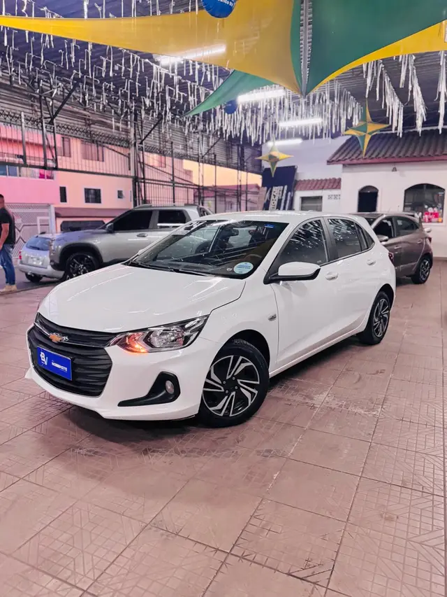 Carro Chevrolet Onix 2024 LT 1.0