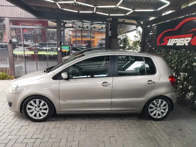 Carro Volkswagen Fox 2014 1.0 TEC (Flex) 4p