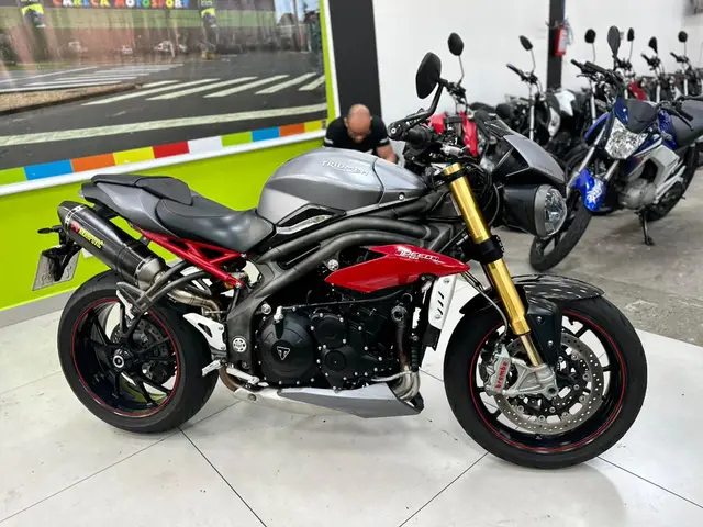 Moto Triumph Speed Triple 2017 1050R