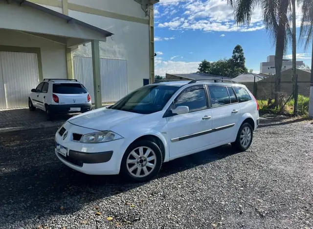Carro Renault Megane Grand Tour 2013 Mégane Grand Tour Dynamique 1.6 16V (flex)