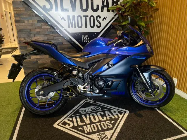 Moto Yamaha YZF R3 2023 World GP 60th Anniversary Edition