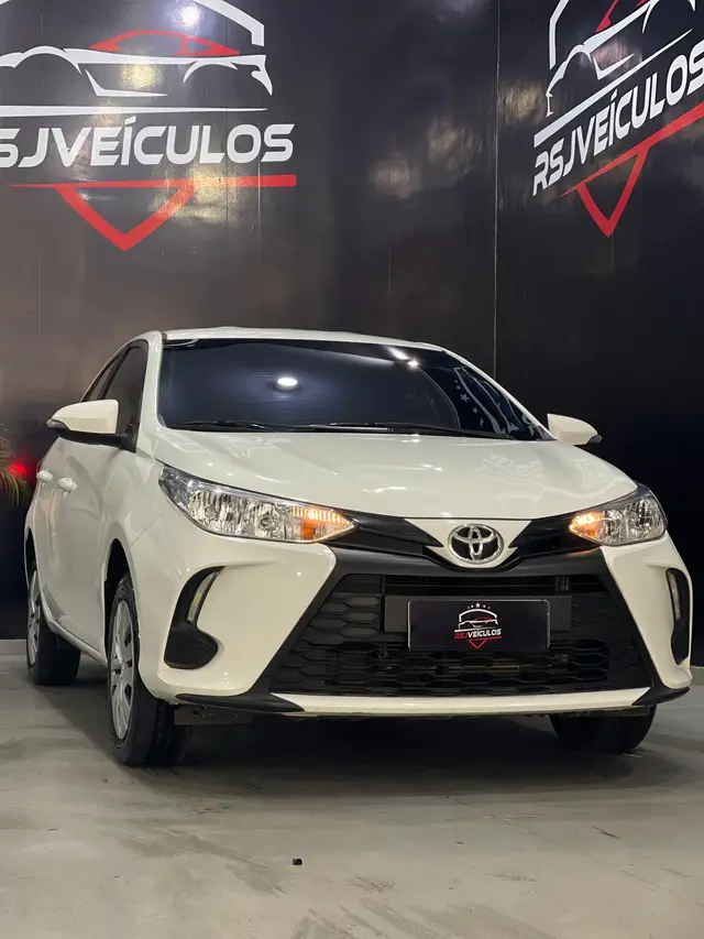 Carro Toyota Yaris Sedan 2023 XL 1.5 Flex 16V 4p Aut.