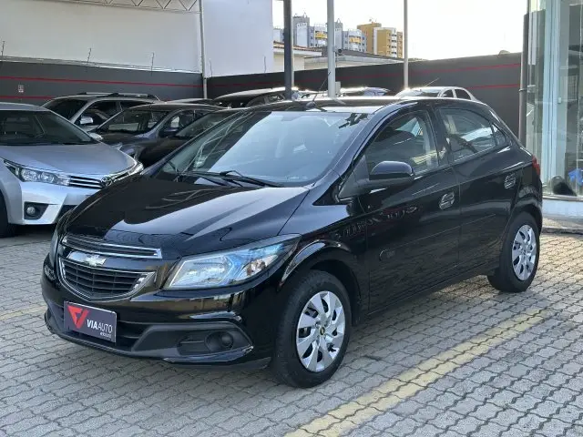Carro Chevrolet Onix 2013 1.4 LT SPE/4